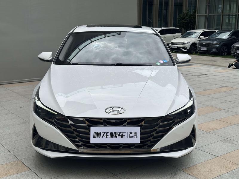 Hyundai Elantra - фото 1