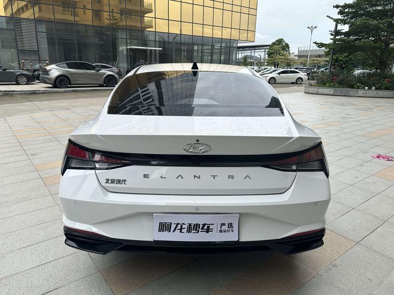 Hyundai Elantra - фото 3