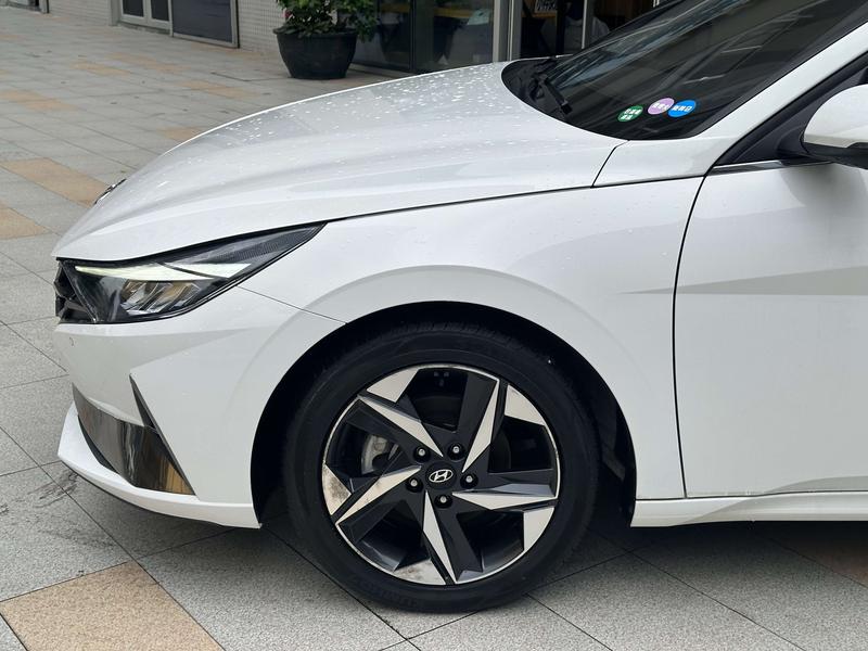 Hyundai Elantra - фото 4