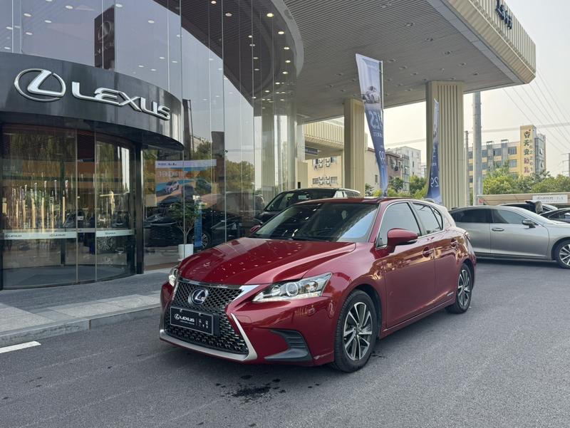 Lexus CT - фото 0