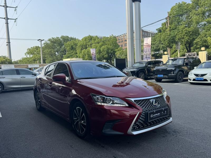 Lexus CT - фото 2