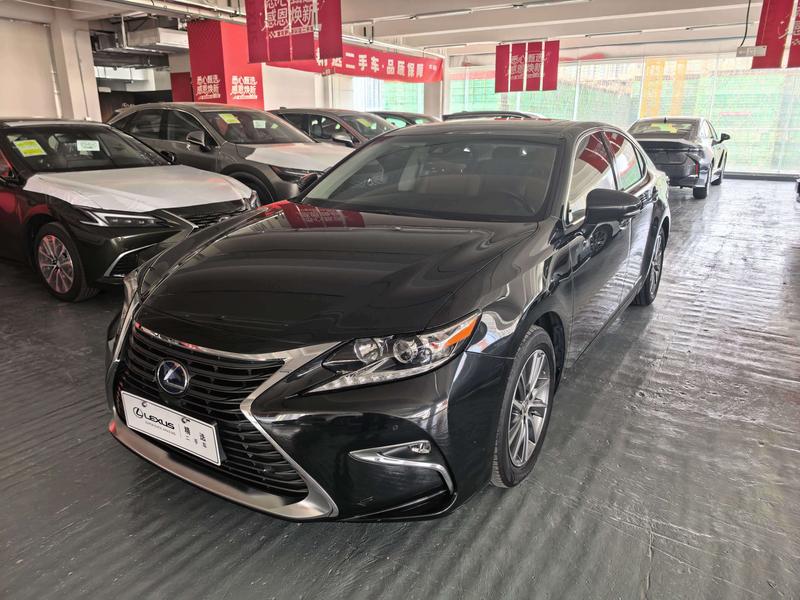 Lexus ES - фото 0