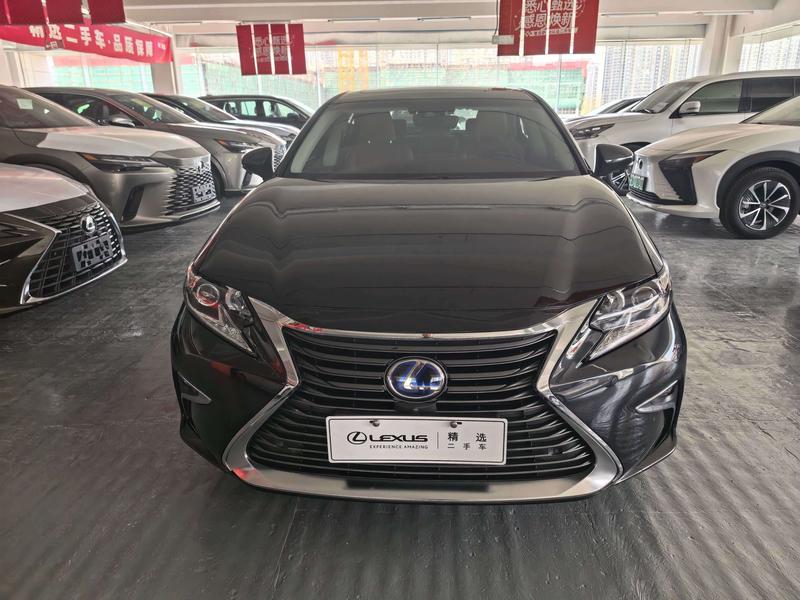 Lexus ES - фото 1