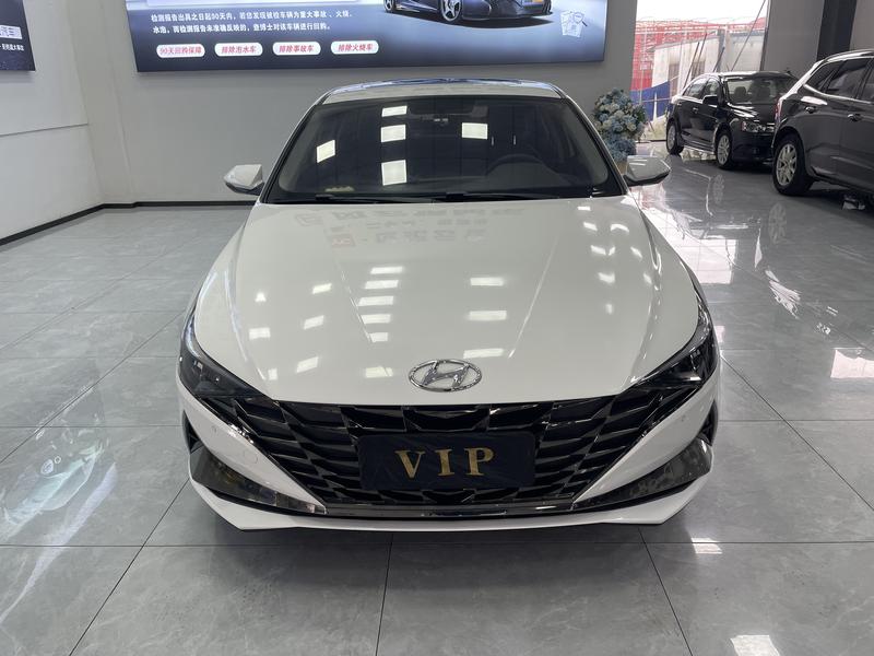 Hyundai Elantra - фото 1