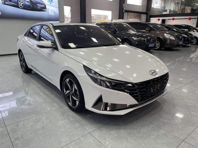 Hyundai Elantra - фото 2