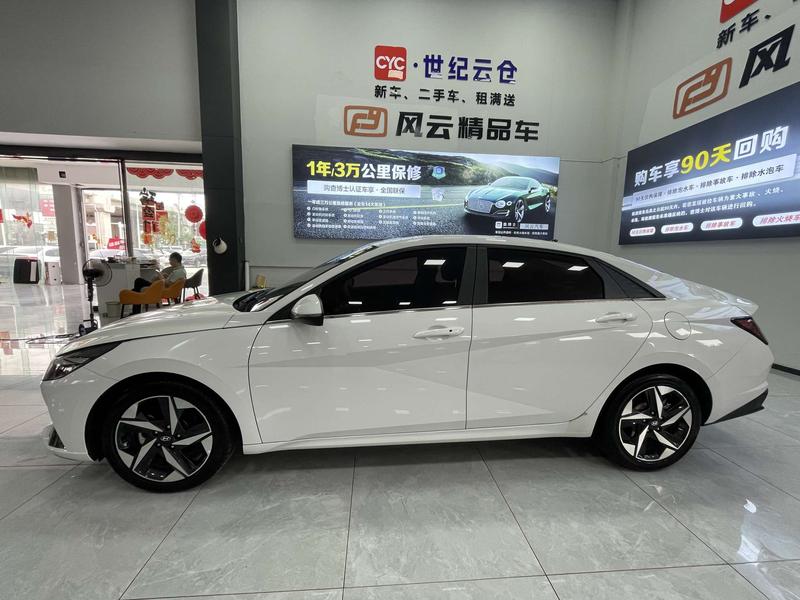 Hyundai Elantra - фото 3