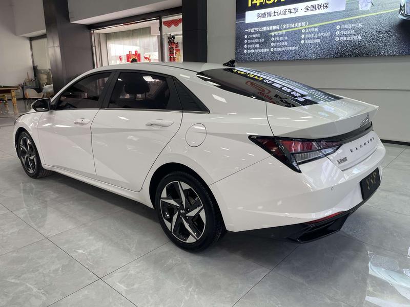 Hyundai Elantra - фото 4
