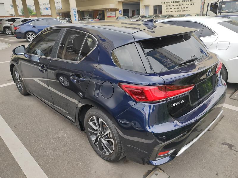 Lexus CT - фото 2