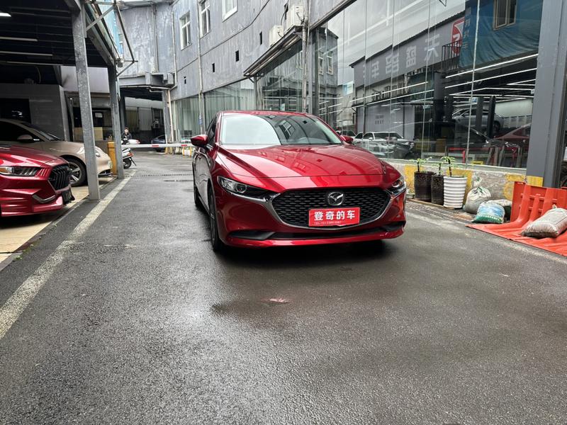 Mazda Mazda3 - фото 2