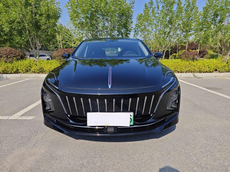 Hongqi E-QM5 - фото 1