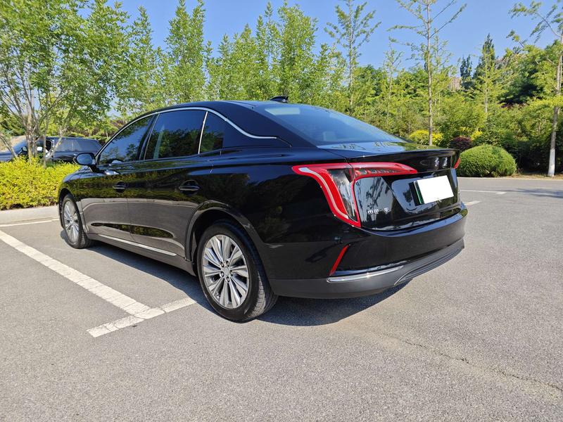 Hongqi E-QM5 - фото 3