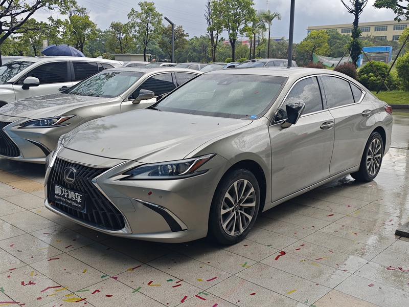 Lexus ES - фото 0