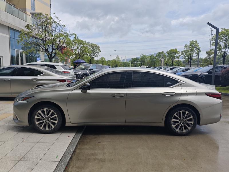 Lexus ES - фото 2