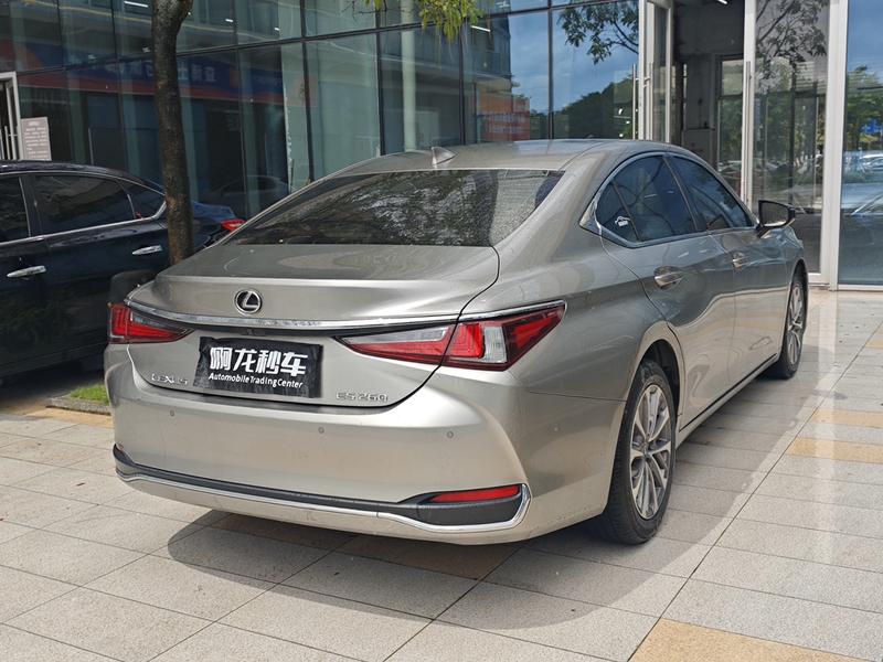 Lexus ES - фото 4
