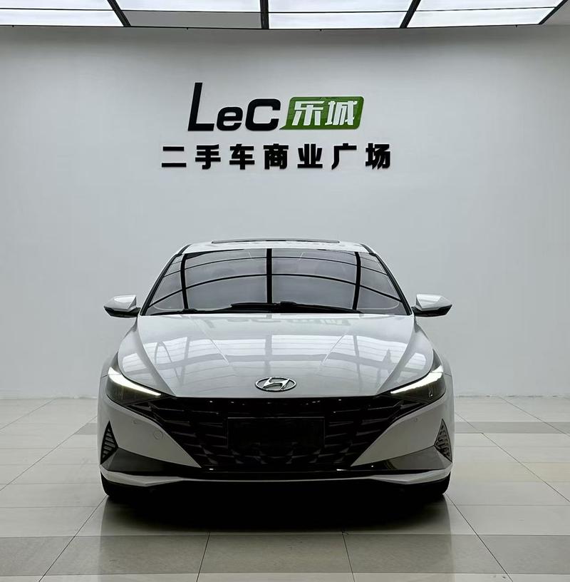 Hyundai Elantra - фото 1
