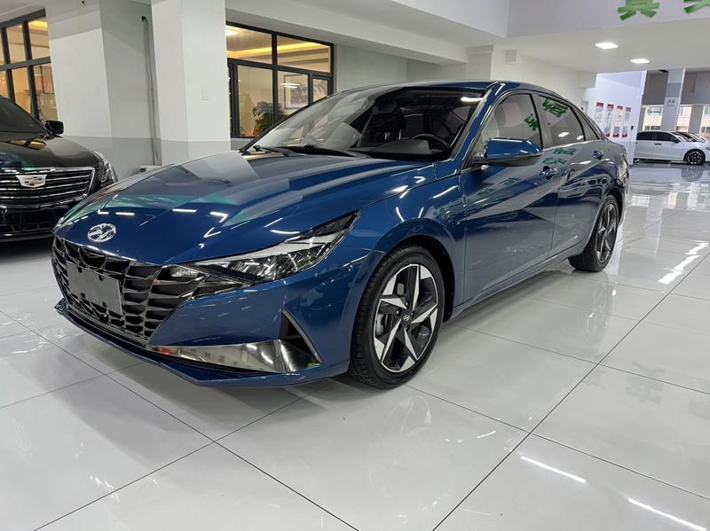 Hyundai Elantra - фото 0