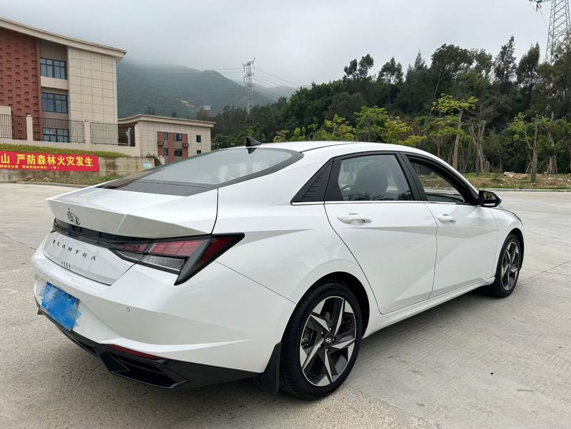 Hyundai Elantra - фото 4