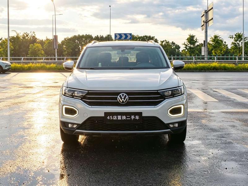 Volkswagen T-Roc - фото 1