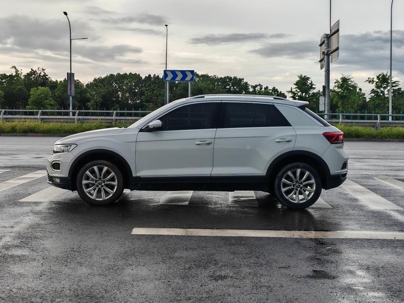 Volkswagen T-Roc - фото 3