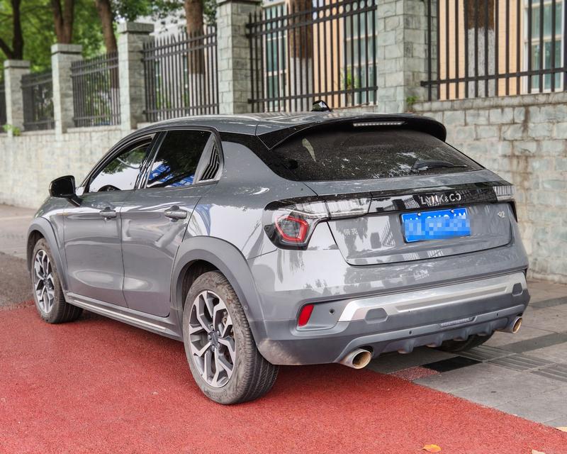 Lynk & Co 02 - фото 3