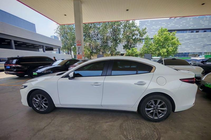 Mazda Mazda3 - фото 2