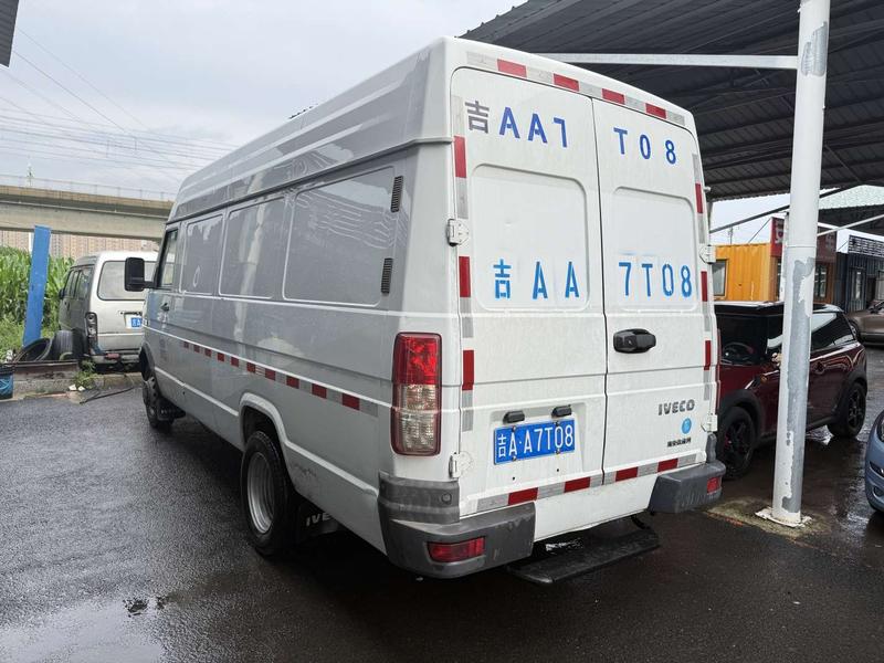 Iveco Daily - фото 2