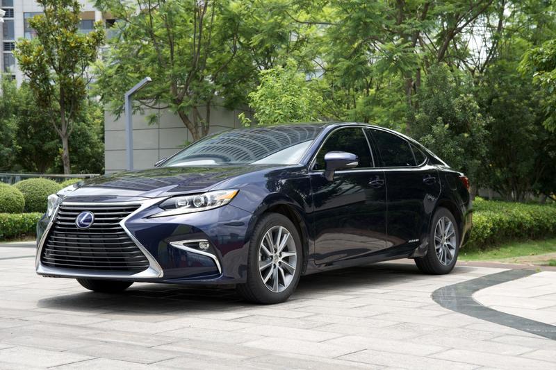 Lexus ES - фото 0