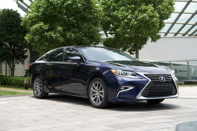 Lexus ES - фото 2