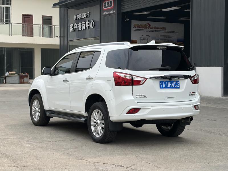 Isuzu mu-X - фото 3