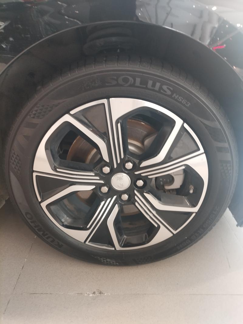 Hongqi E-QM5 - фото 4
