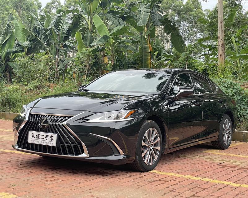 Lexus ES - фото 0