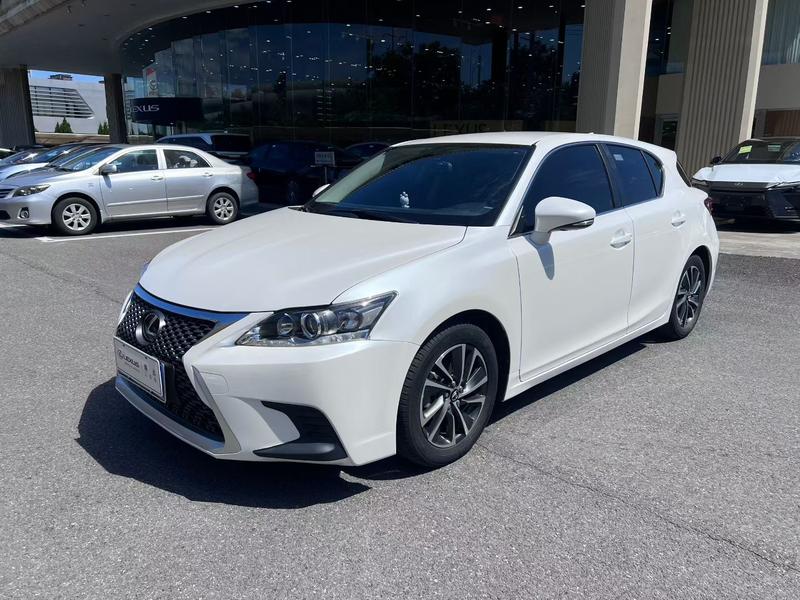 Lexus CT - фото 0