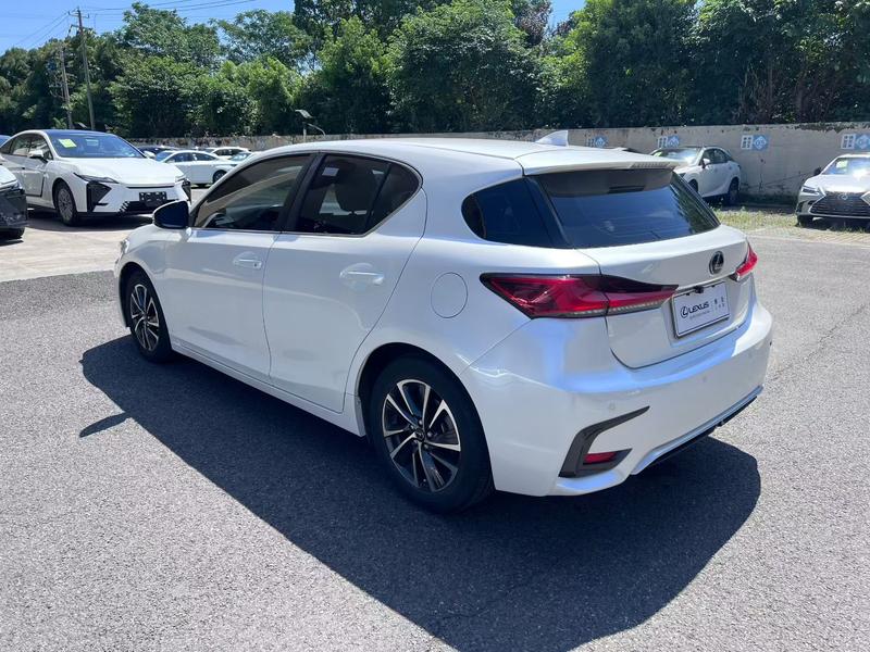Lexus CT - фото 3