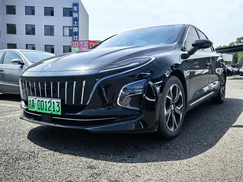 Hongqi E-QM5 - фото 0