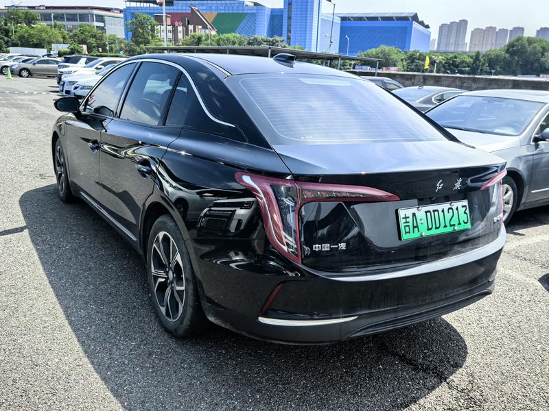 Hongqi E-QM5 - фото 3