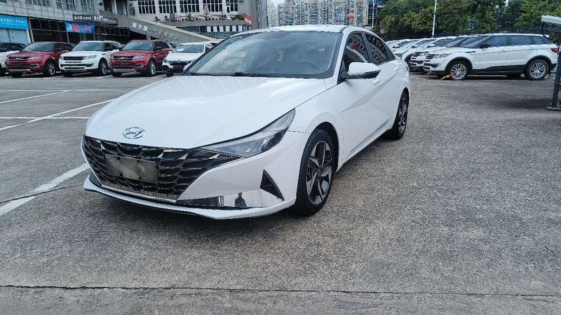 Hyundai Elantra - фото 0