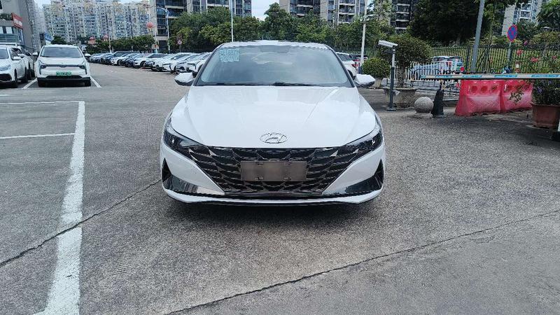 Hyundai Elantra - фото 1