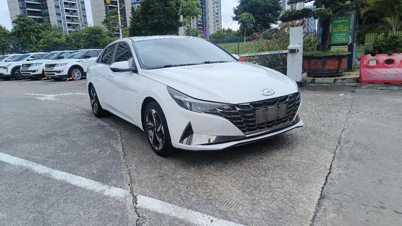 Hyundai Elantra - фото 2