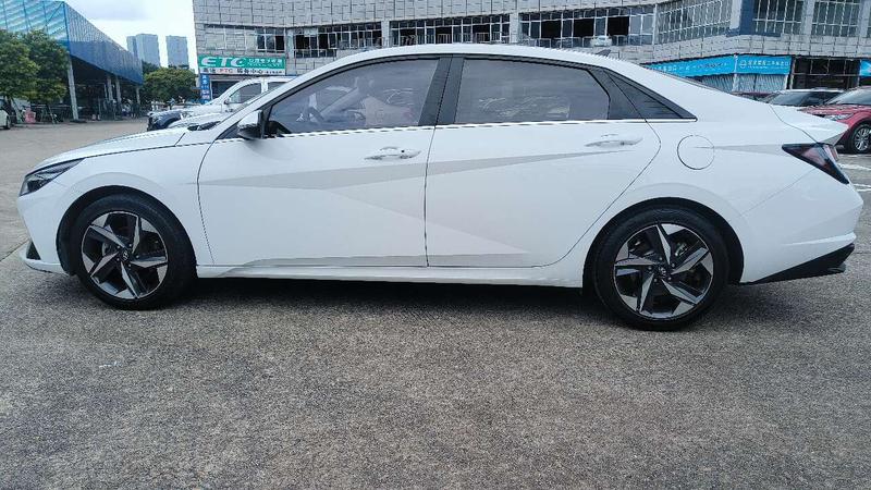 Hyundai Elantra - фото 3