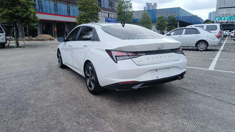 Hyundai Elantra - фото 4