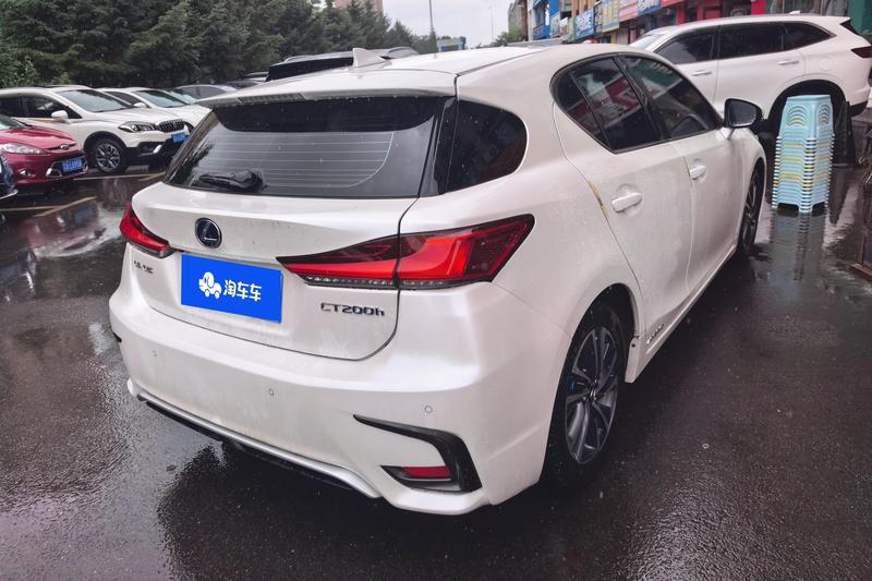 Lexus CT - фото 2