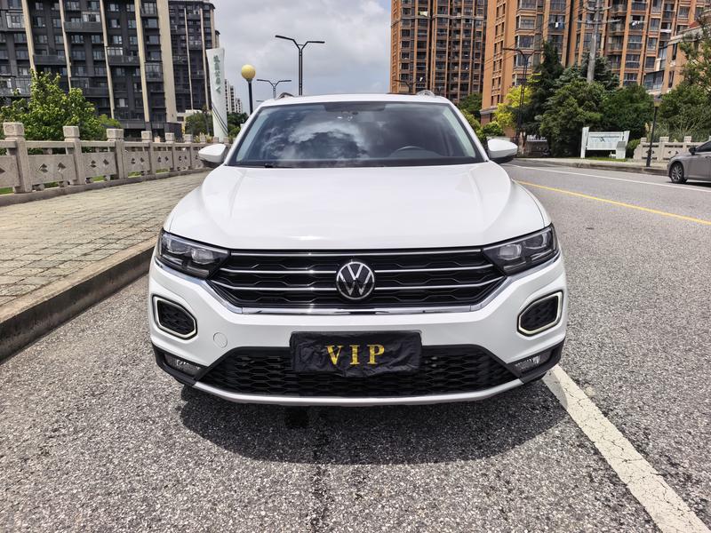 Volkswagen T-Roc - фото 1