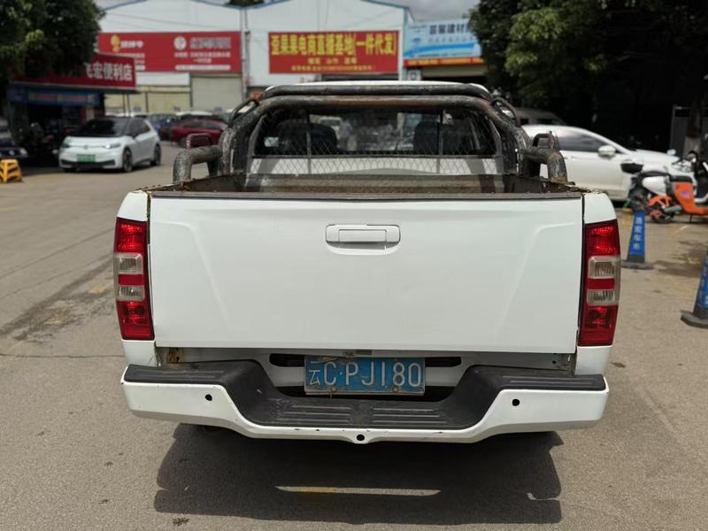 Isuzu RE-MAX - фото 4