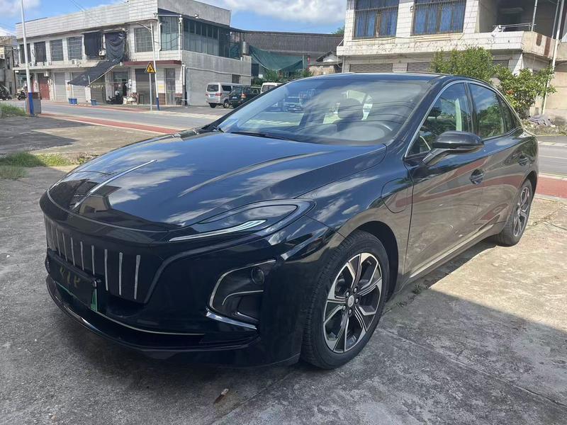 Hongqi E-QM5 - фото 0