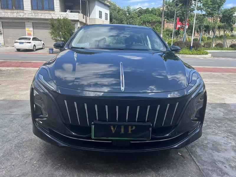 Hongqi E-QM5 - фото 1