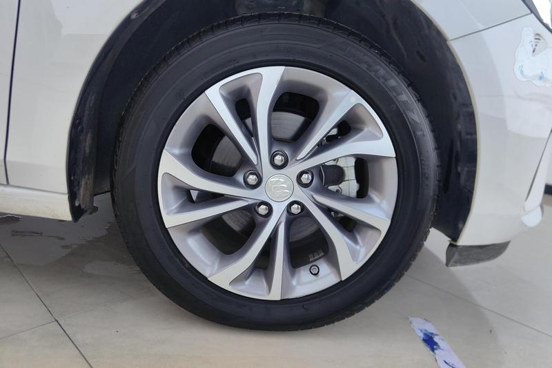 Buick Verano - фото 3