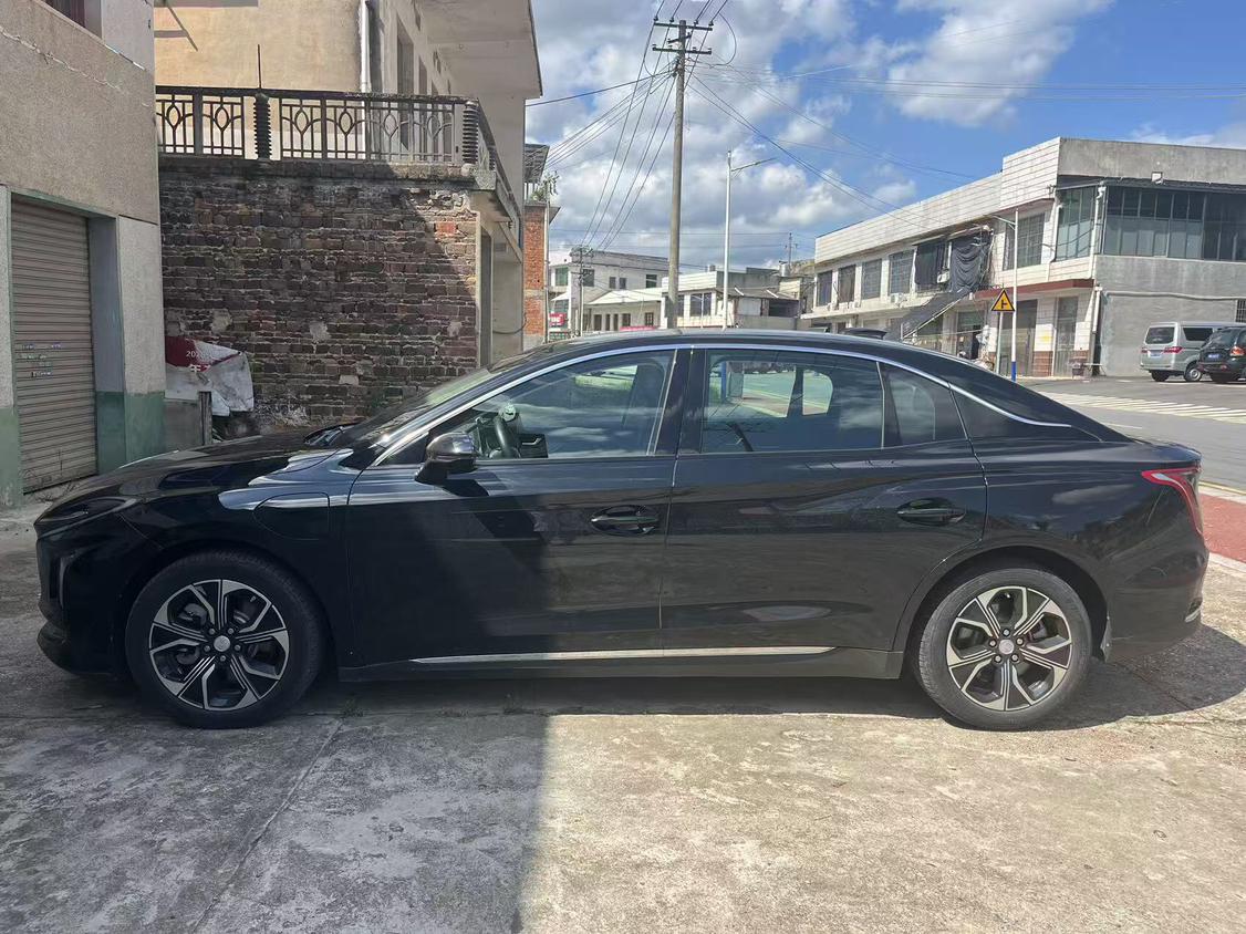 Hongqi E-QM5 - фото 2