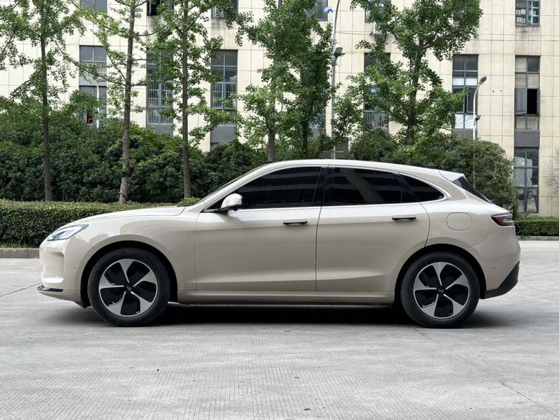 AITO M5 - фото 3
