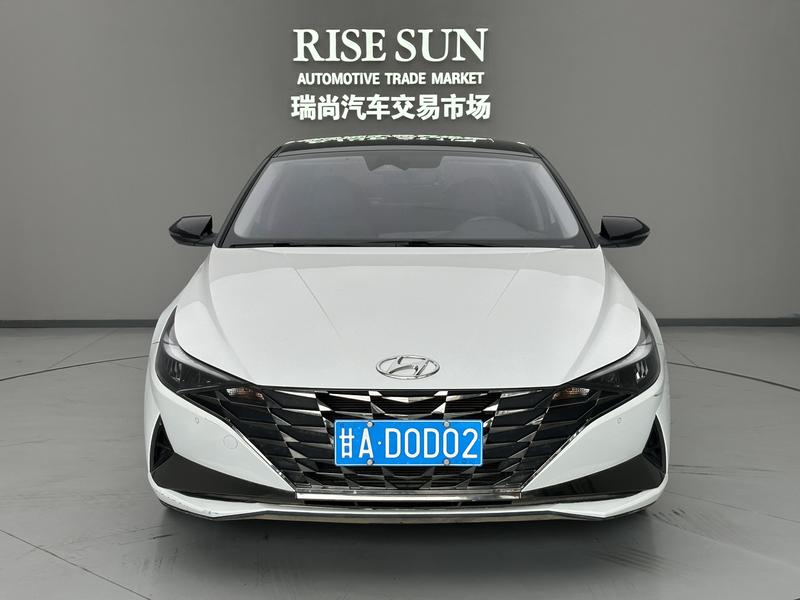 Hyundai Elantra - фото 1