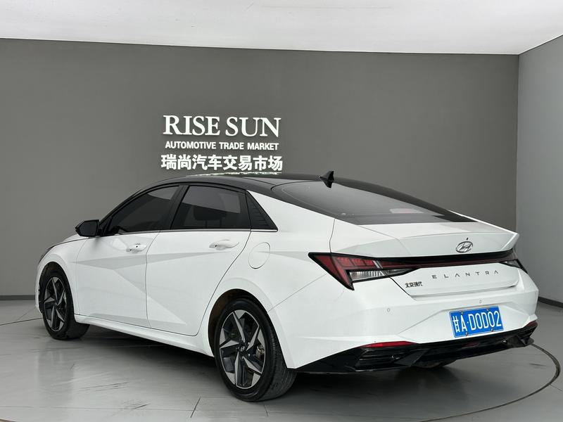 Hyundai Elantra - фото 3
